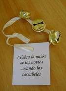 Pulseras con cascabeles como recuerdos de boda